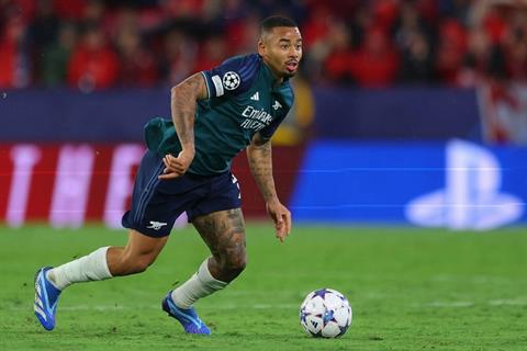 Gabriel Jesus dính chấn thương trong trận đấu với Sevilla
